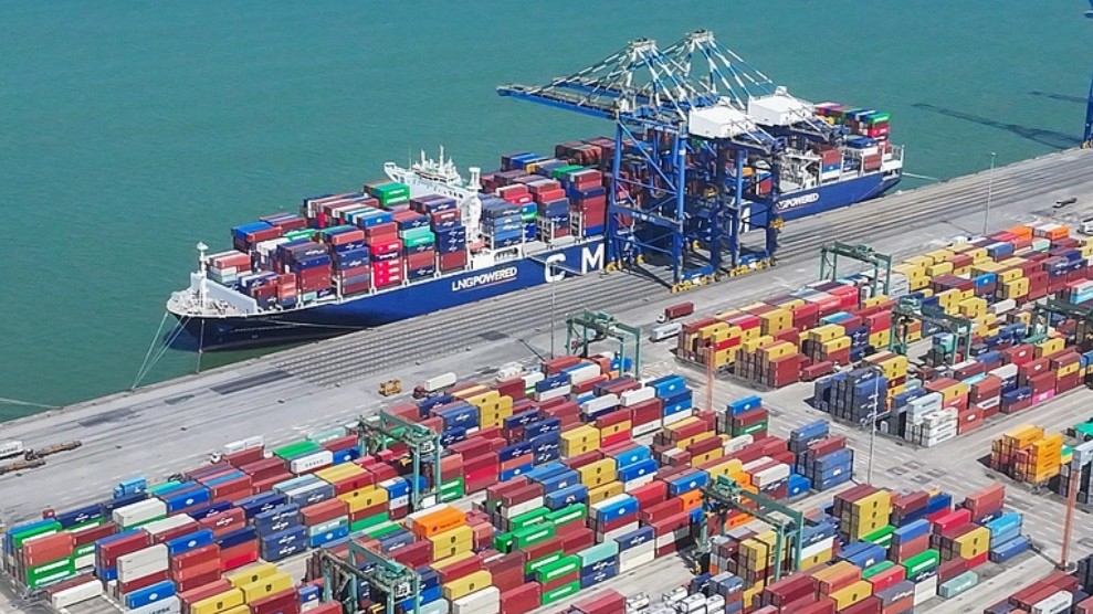 内贸第一大港成功转型！一组海报看广州港2025年“成绩单”