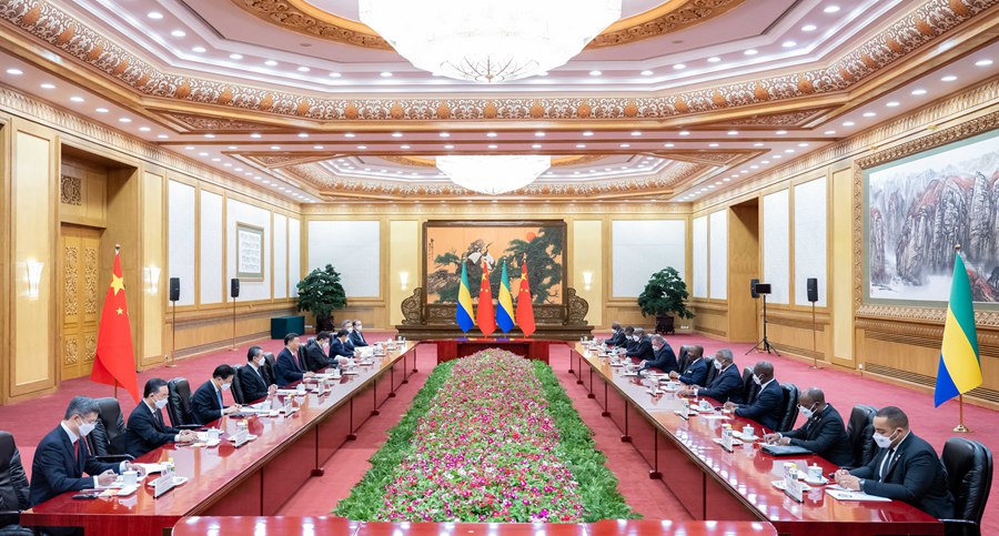 　　4月19日下午，国家主席习近平在北京人民大会堂同来华进行国事访问的加蓬总统邦戈举行会谈。新华社记者 翟健岚 摄