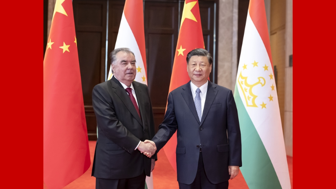 习近平同塔吉克斯坦总统拉赫蒙会谈