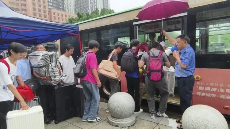 广铁增开高铁专列19列，转运受暴雨影响旅客