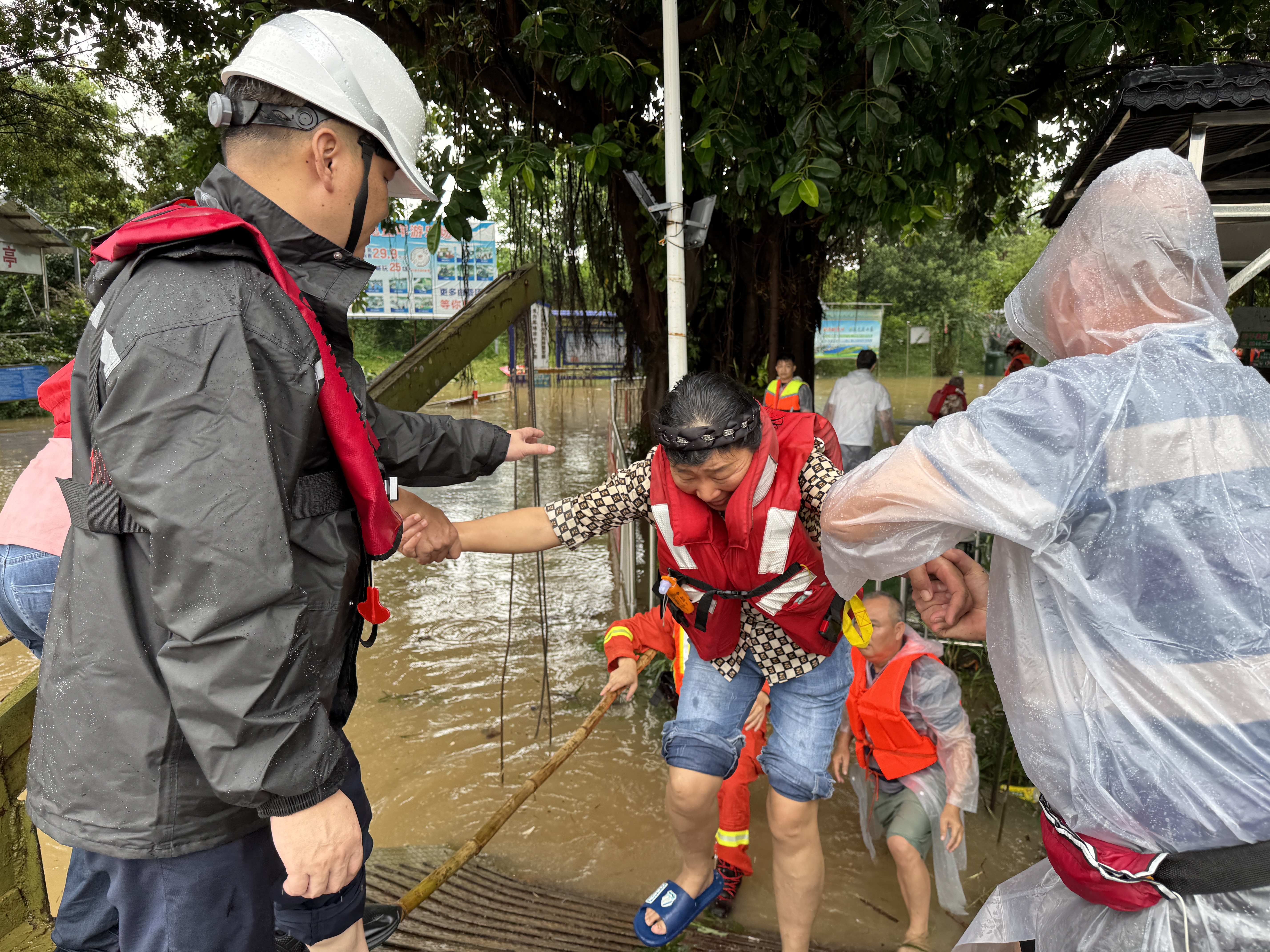 广东多地客渡航线停航 海事部门启动防汛Ⅱ级应急响应