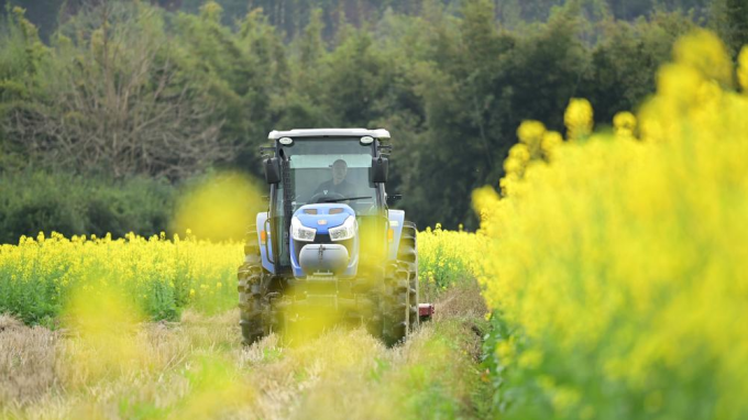 Farmers across China busy with agricultural production as Yushui approaches