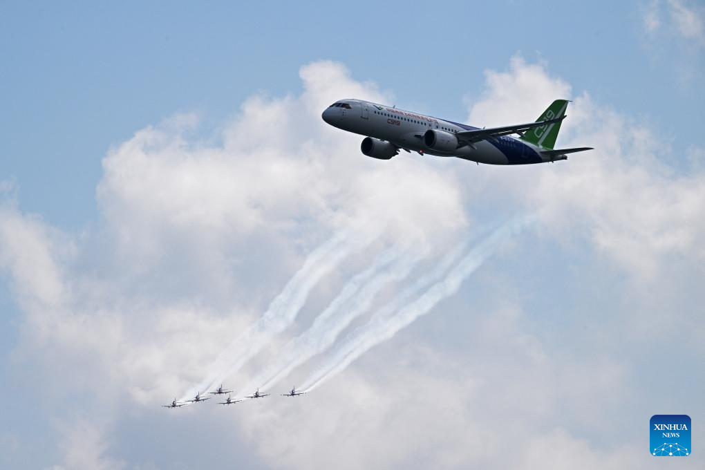 Chinese C919 attends Singapore Airshow rehearsal | GDToday