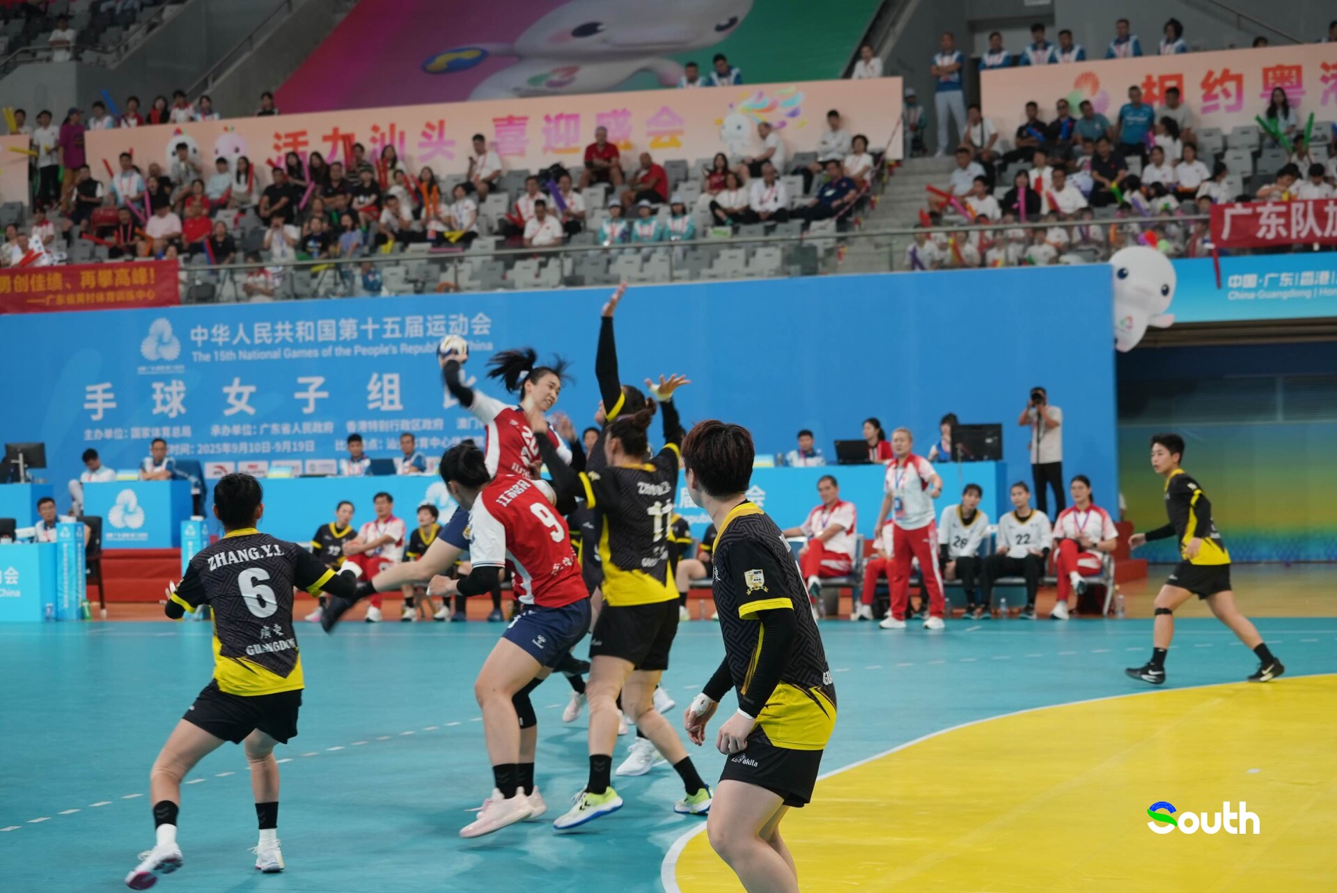 Guangdong team VS Jiangsu team.