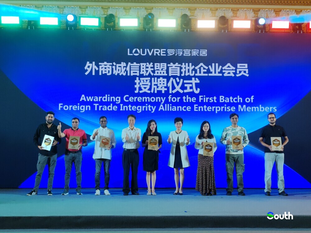 The new system attracted over 20 domestic and international companies to sign up on its launch day. 南方+ 欧阳少伟 拍摄