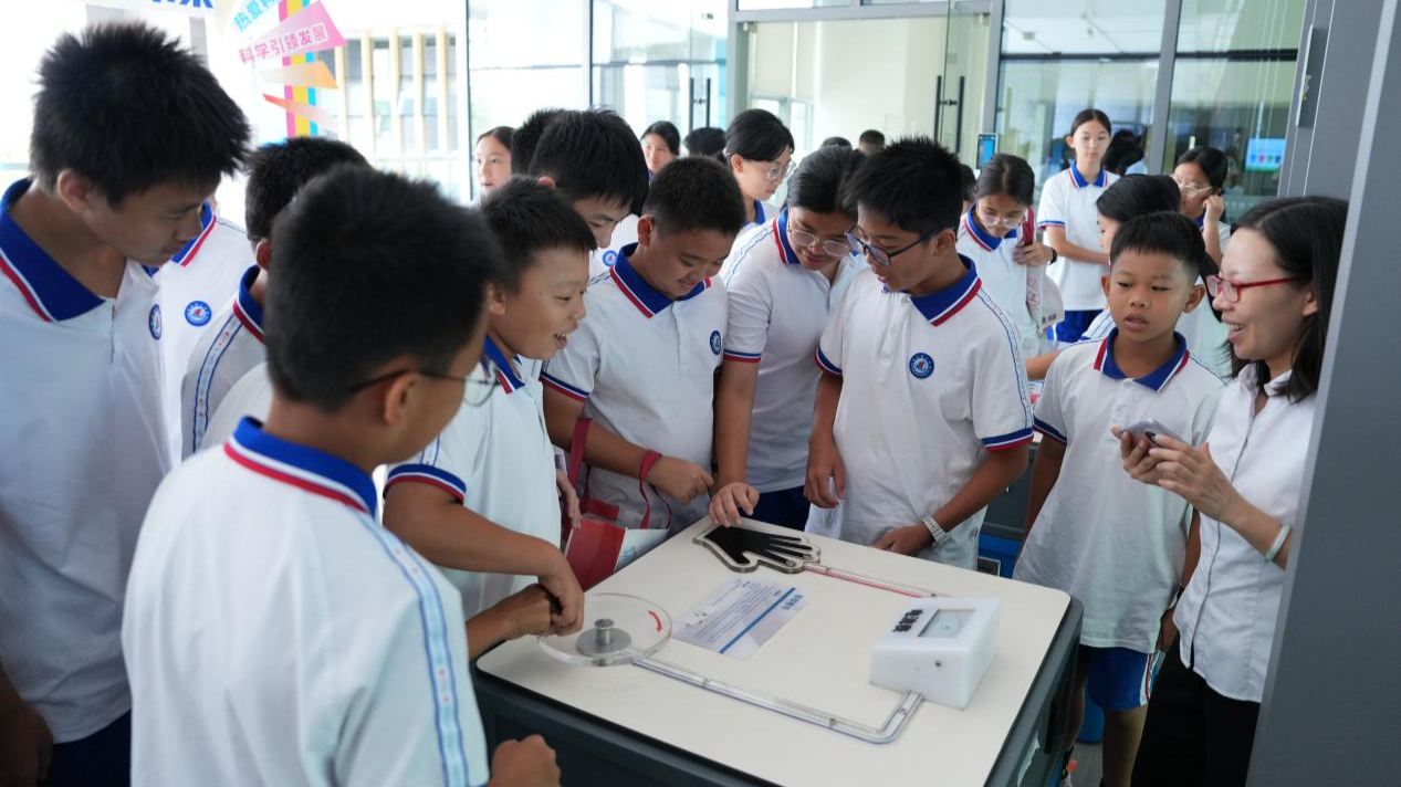 镇馆联动开启科普新篇章，东莞万江街头玩转科学