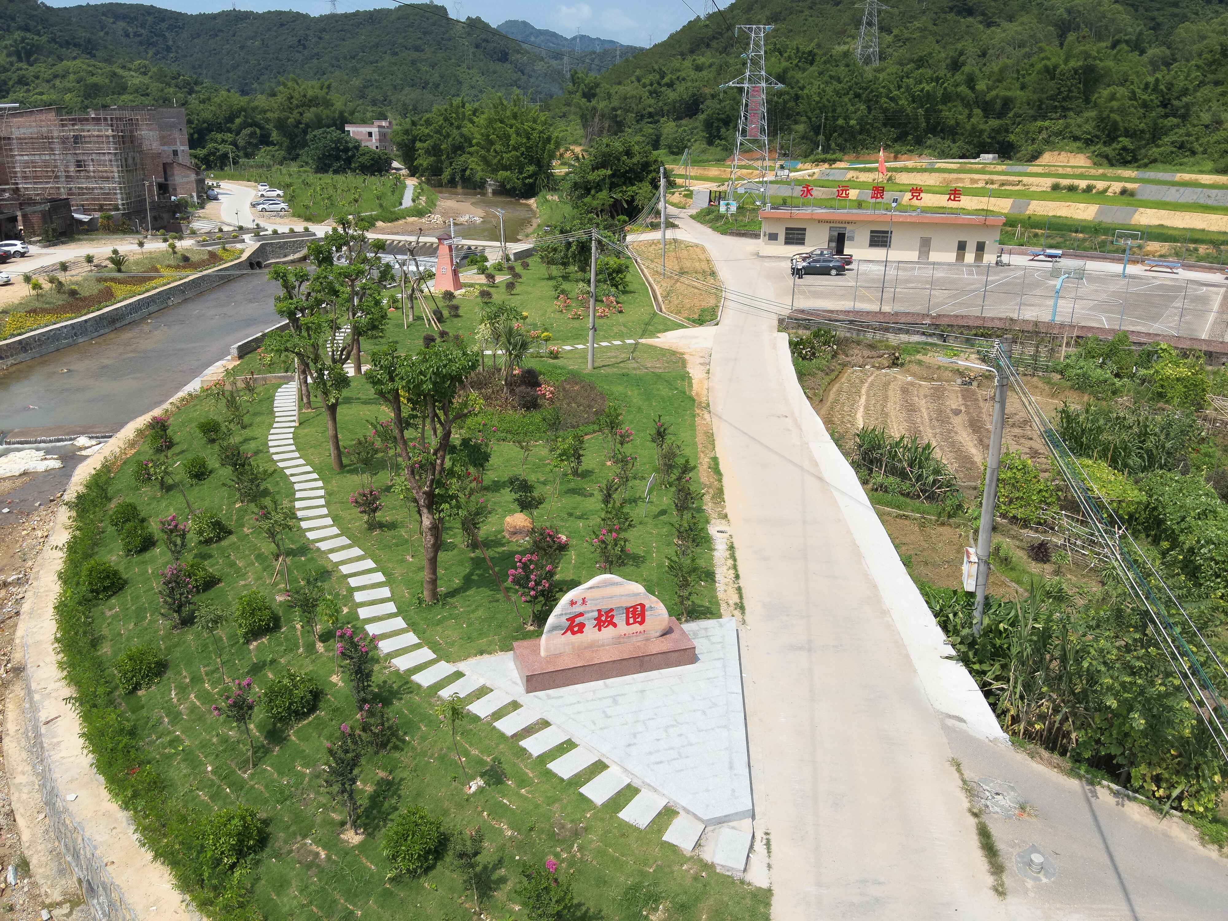 云城区云城街道富丰村石板围自然村：党群同心绘绿美 “丰”景焕新入画来