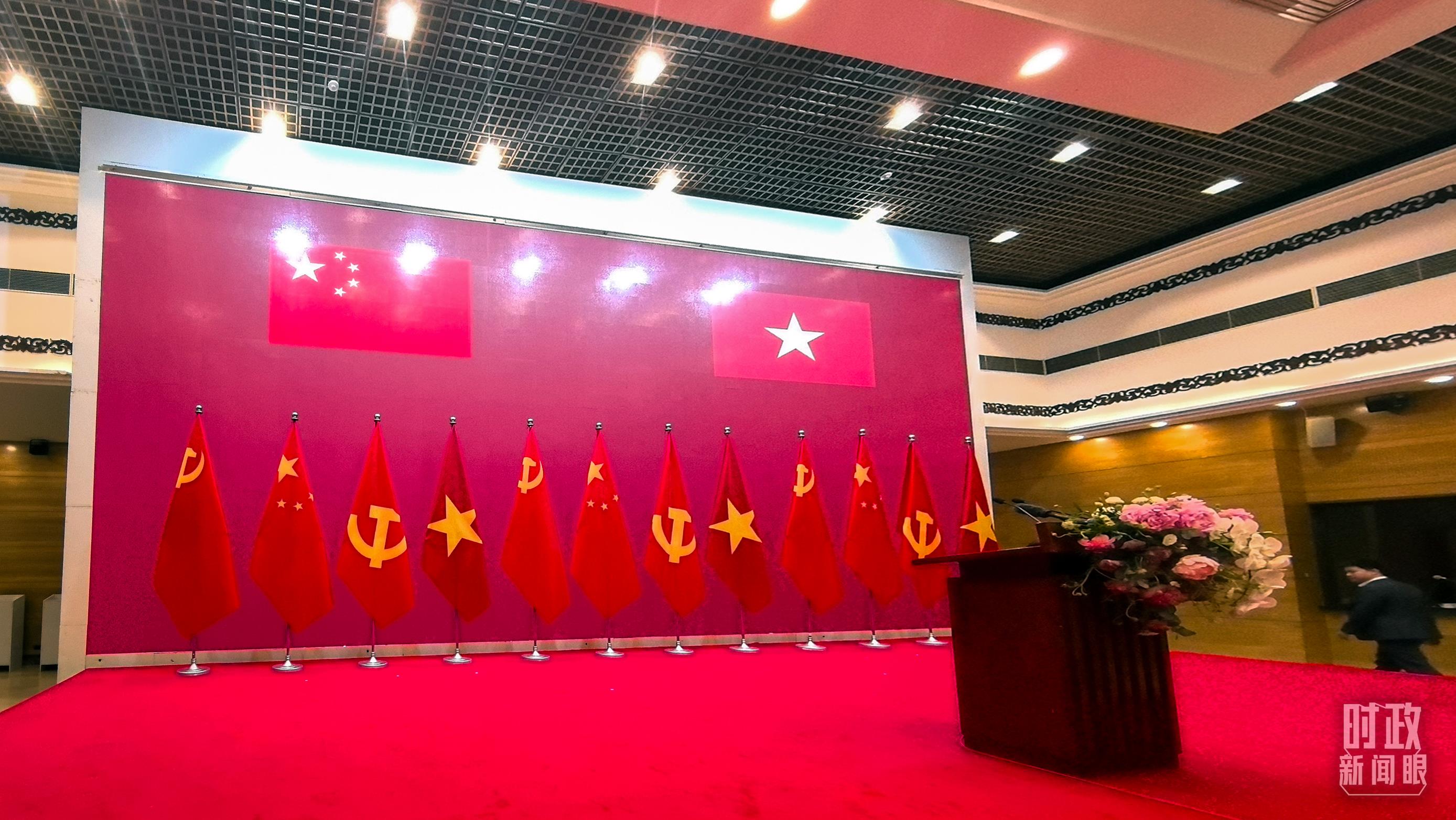 △ 中越人民大联欢活动开场前。（总台央视记者鄂介甫拍摄）