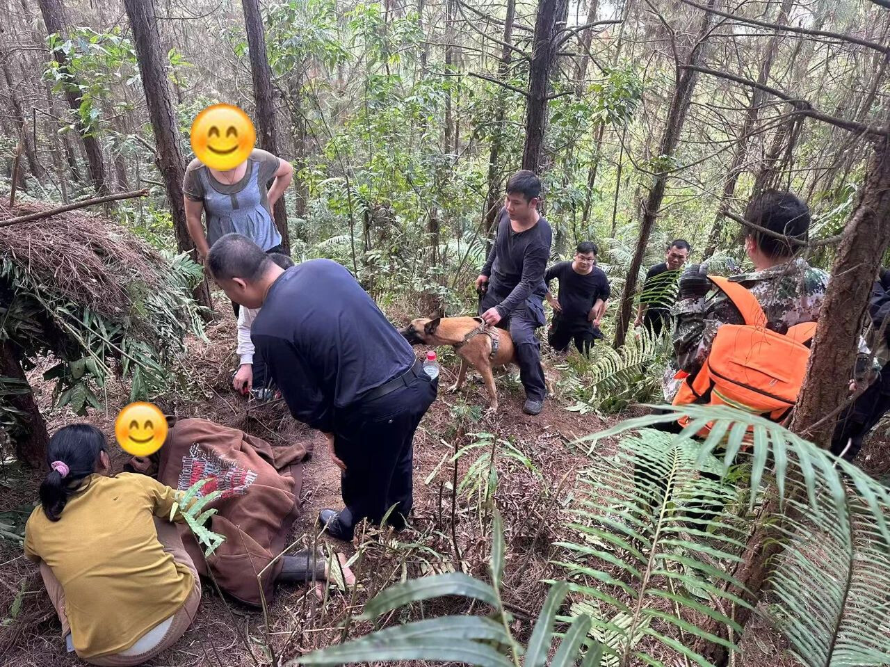 七旬老人雨夜走失，罗定公安警民联手深山寻回