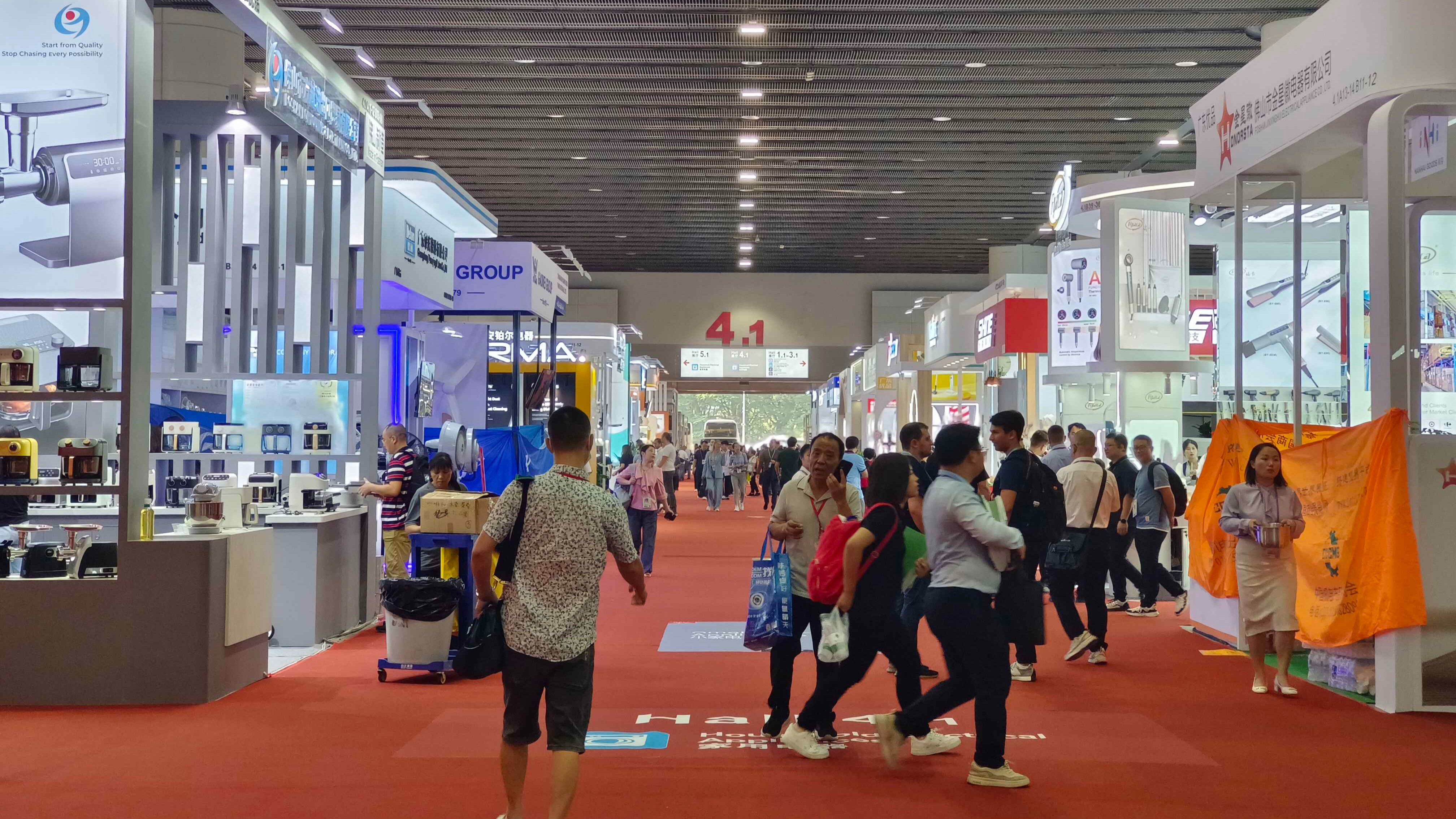 Canton Fair Adventure! Follow our 24h live camera to explore fancy goods and have a chance to win exciting prizes!