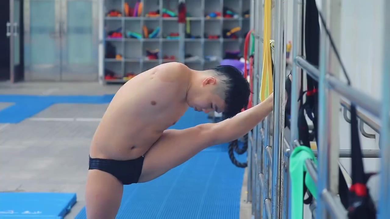 广东残障运动员罗芳宇：他失去双手，但没有失去人生