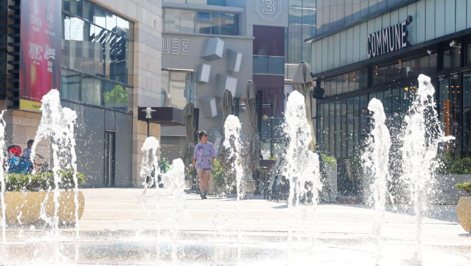 全国多地迎来高温天气 专家提醒谨防中暑