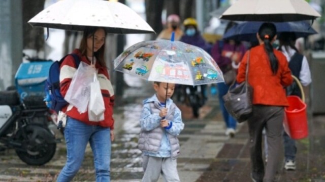 “入冬大戏”、降温10℃！本周五起广东自北向南温度“大跳水”