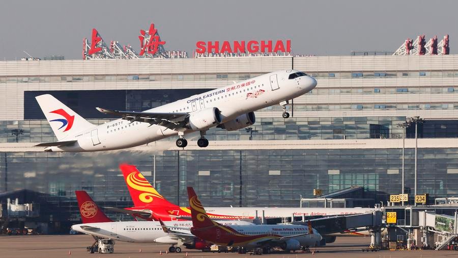 Mise en service de l'avion de ligne chinois C919 sur une nouvelle route aérienne intérieure