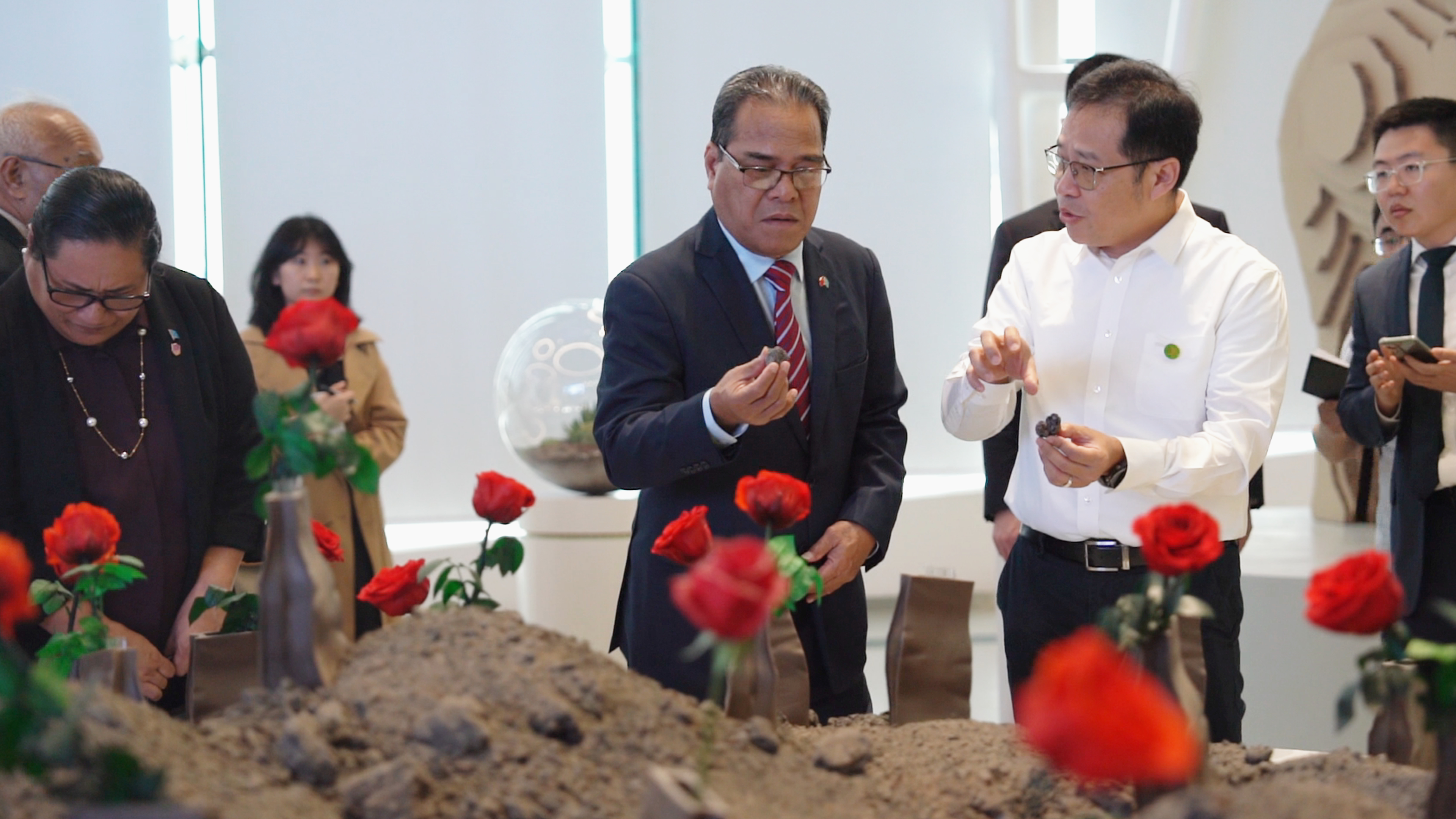 Micronesian president visits Guangdong, eyeing cooperation in business and sustainable development