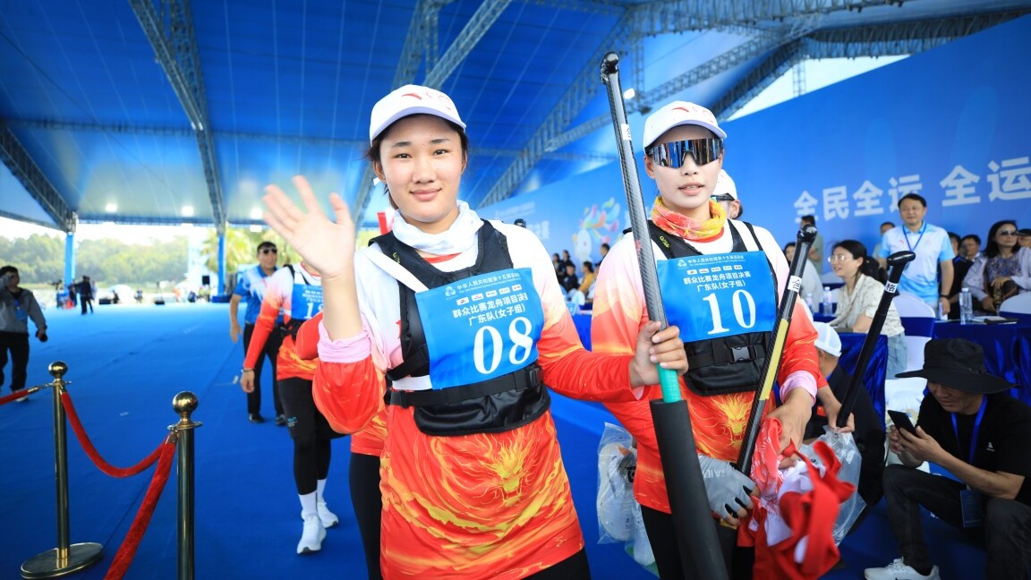 视频丨广东女子龙舟破浪夺首金 队员直呼金牌意义非凡！