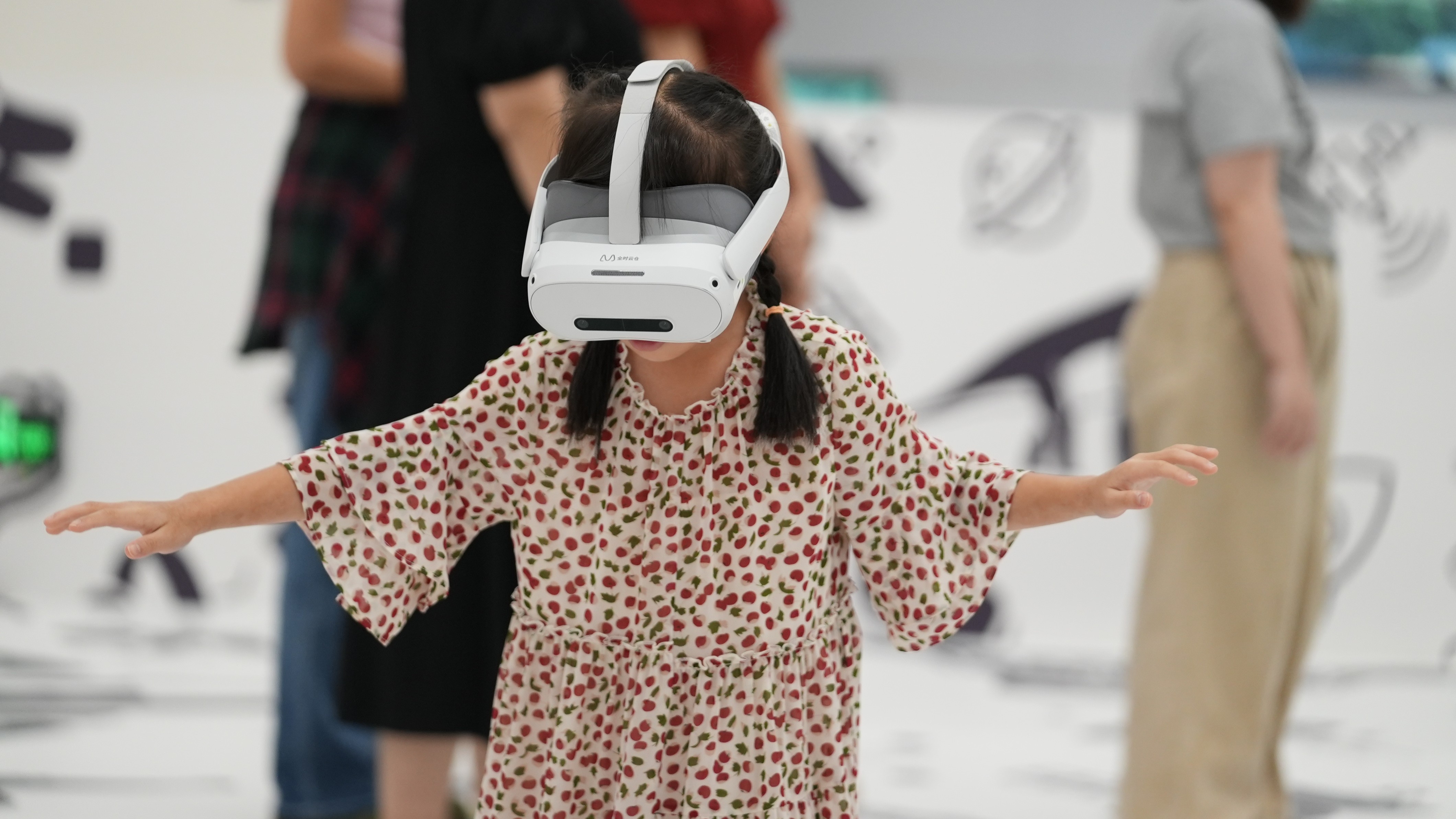 Let the words come alive! Guangzhou Library launches interactive VR space for readers