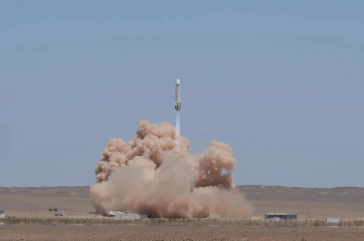 我国重复使用运载火箭首次10公里级垂直起降飞行试验圆满成功