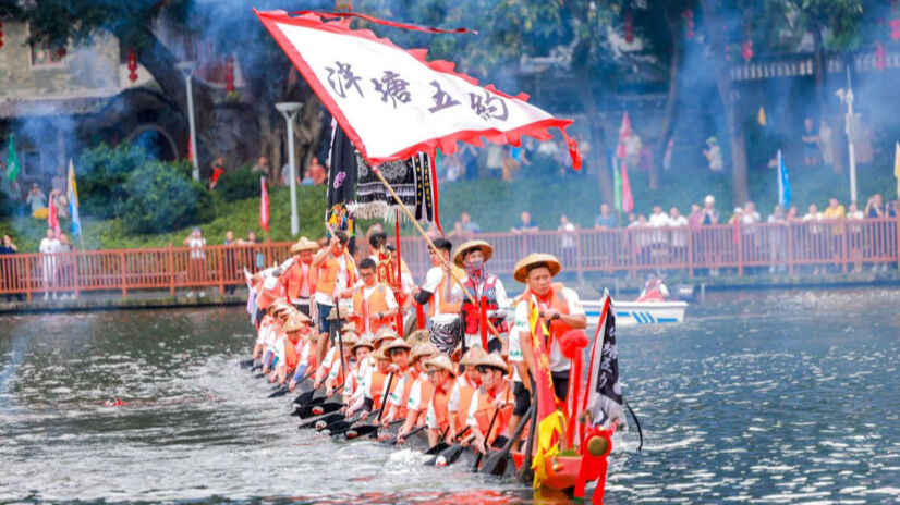 Guangzhou's Liwan reignites Dragon Boat Festival with spectacular parade on Huadi River