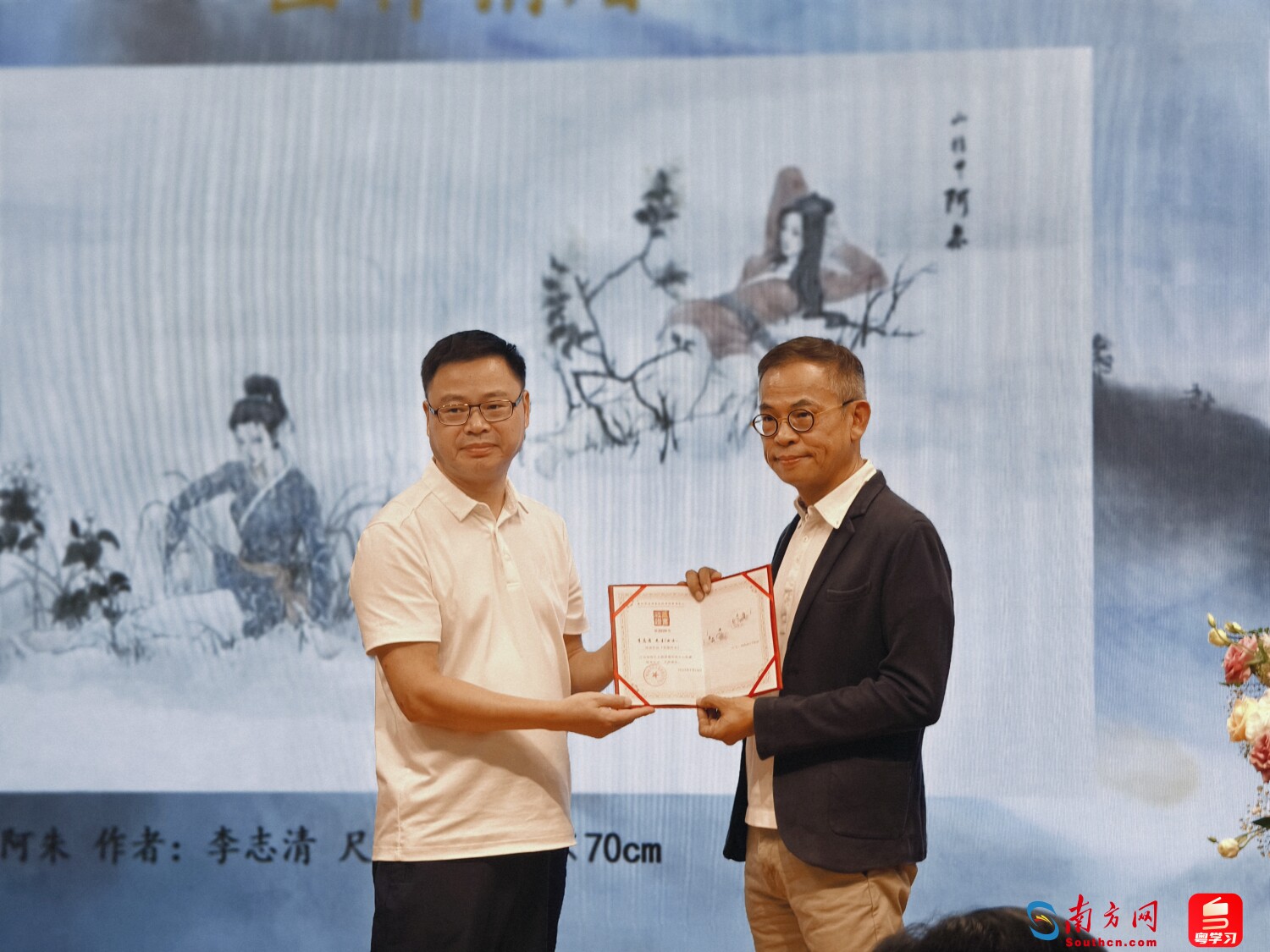 开幕式现场，李志清捐献画作仪式