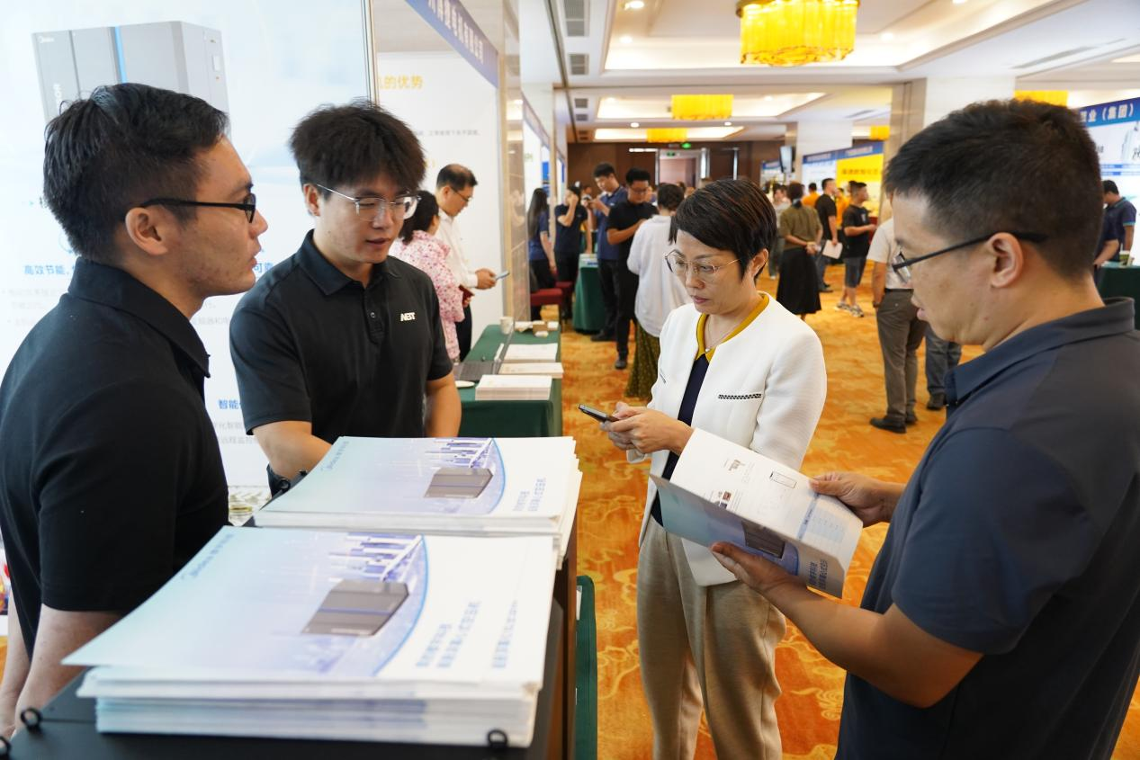 活动搭建用能企业与节能技术和设备提供商直接交流平台。连家兴/摄