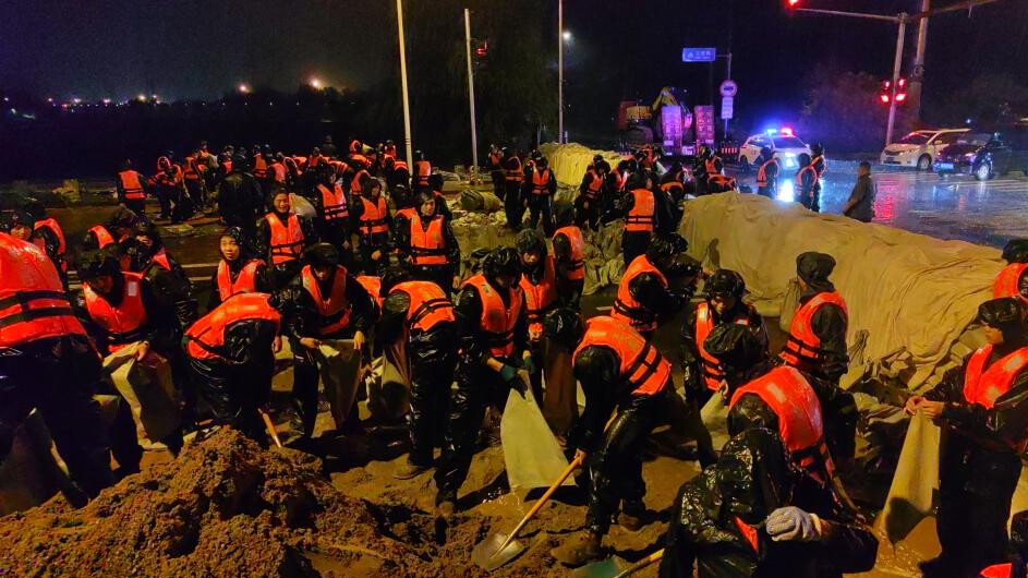 Chinese troops join disaster relief efforts in China's flood-stricken areas
