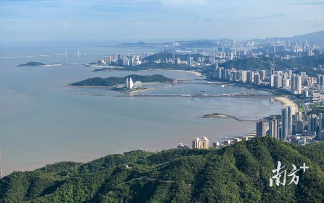 从珠海凤凰山远眺珠海主城区�。