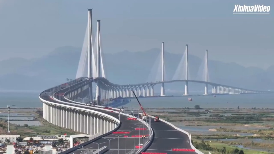 New sea-crossing path extends Hong Kong-Zhuhai-Macao Bridge