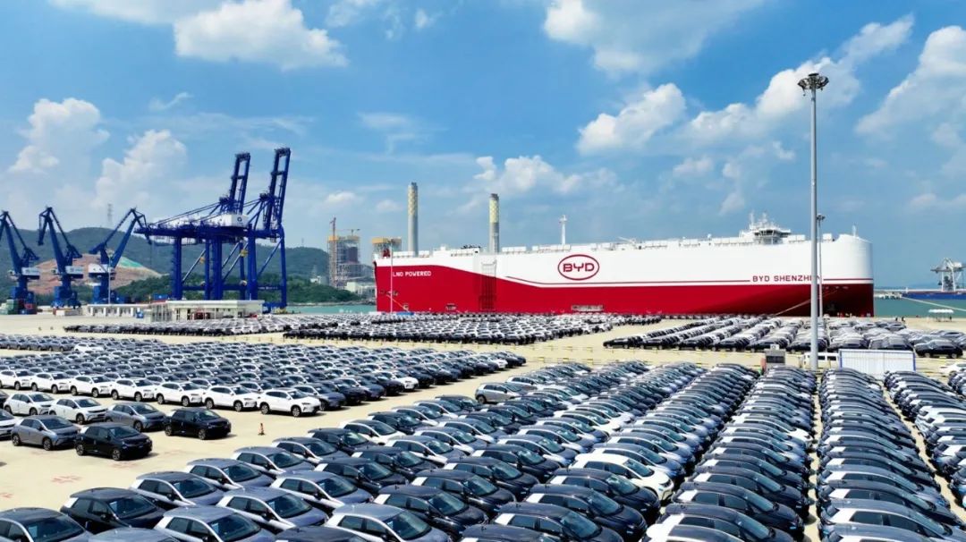 Le mégaroulier BYD Shenzhen va pour la première fois transporter des VEN depuis le Guangdong vers l’Europe
