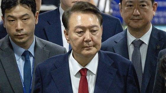 韩国法院签发逮捕令，尹锡悦再度被拘留