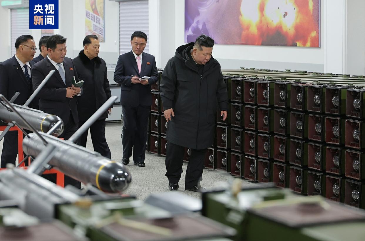 金正恩视察重要军工厂 了解战术制导武器生产情况
