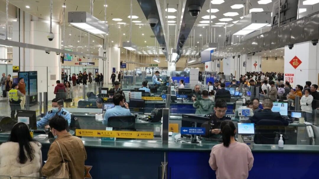 Hengqin Port sees record 147,000 cross-border passenger trips on New Year's Day