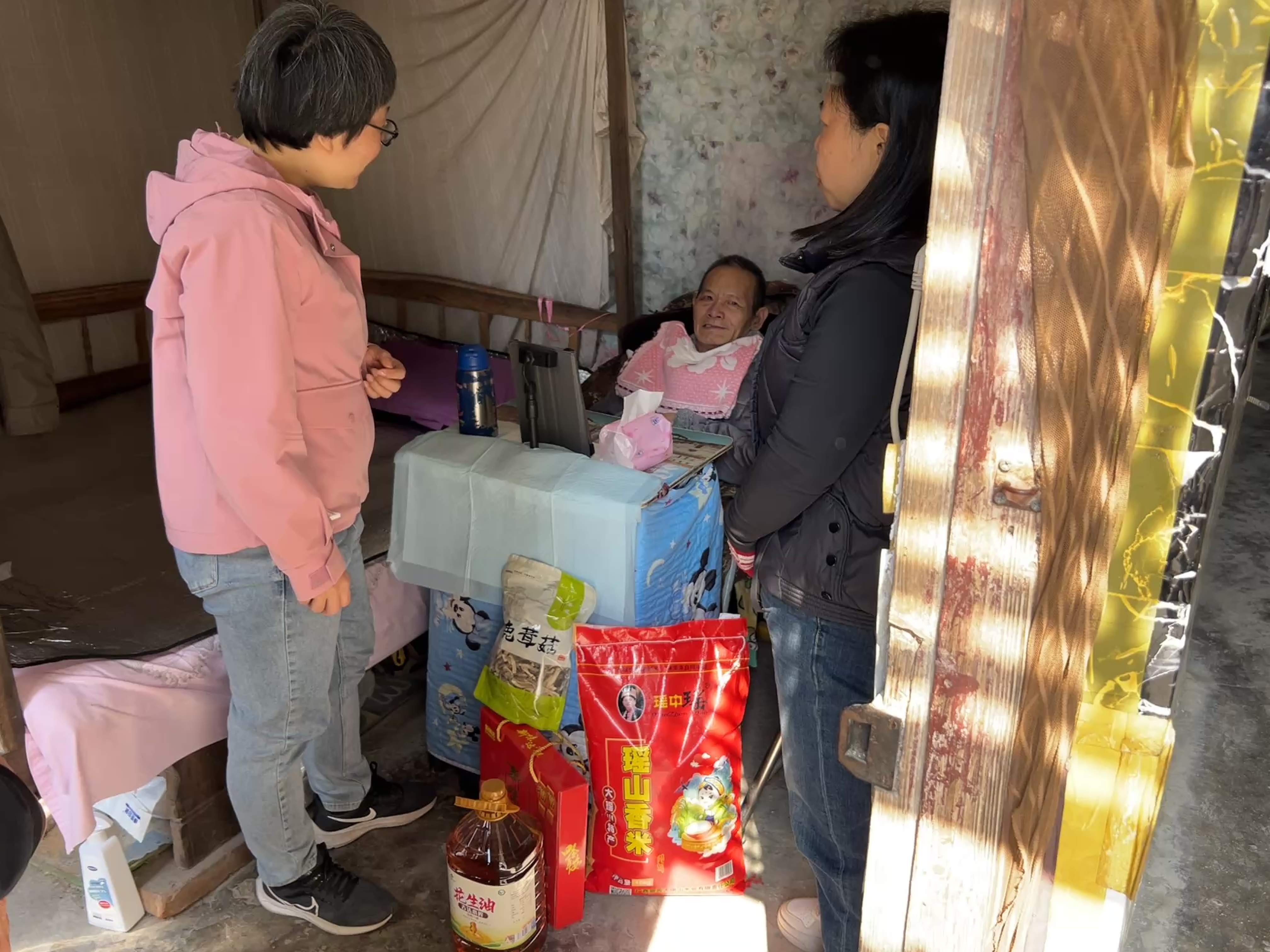 2025年春节前彭丹丹入户慰问困难群众