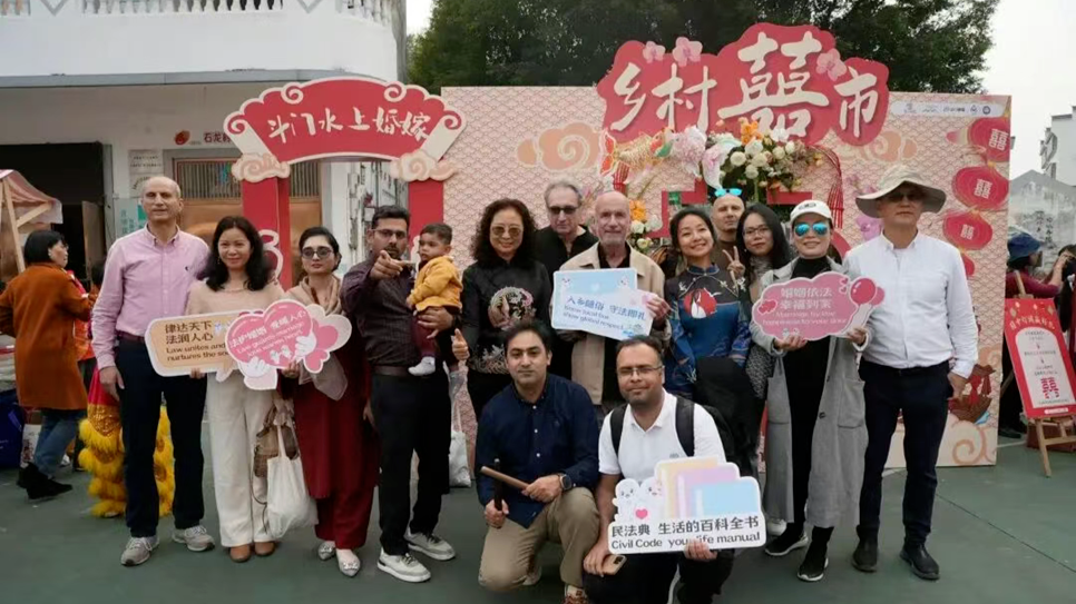 Zhuhai blends intangible heritage with legal education on New Year's Day