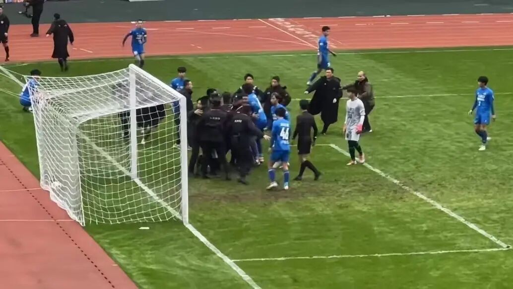 官方通报“渝超联赛爆发冲突”：一球员袭击裁判员头部被禁赛5年