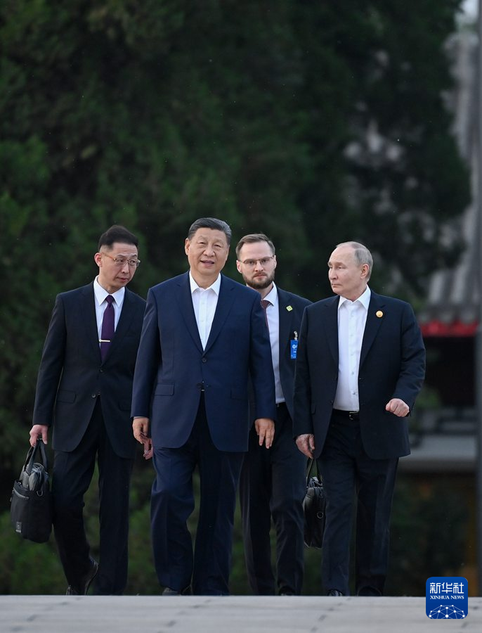 5月16日晚，国家主席习近平在北京中南海同俄罗斯总统普京举行小范围会晤。新华社记者 岳月伟 摄