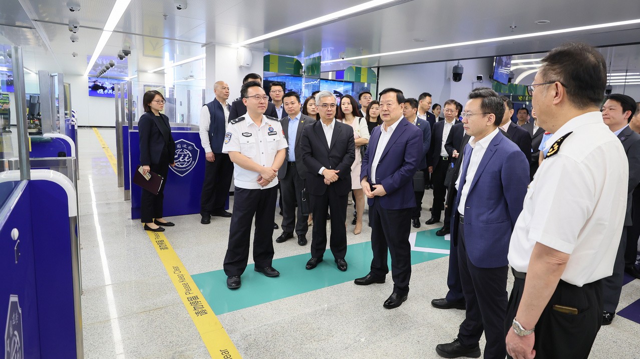 Xia Baolong visita a Zona de Cooperação Aprofundada entre Guangdong e Macau em Hengqin