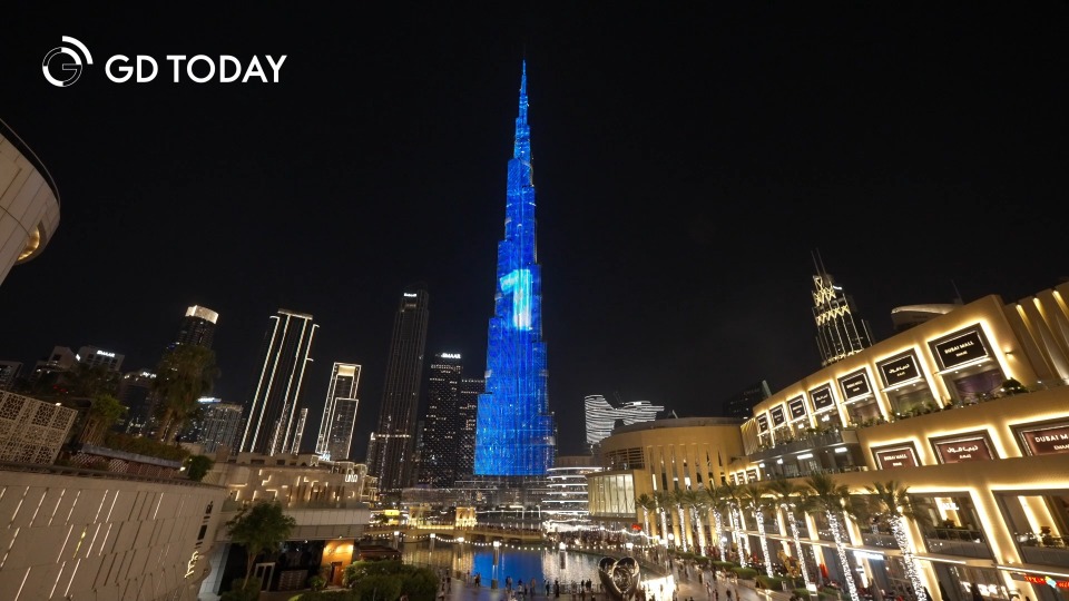 Chinese tech company lights up Dubai's Burj Khalifa