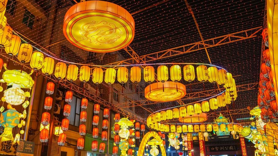 Célébration de la fête des lanternes à travers la Chine