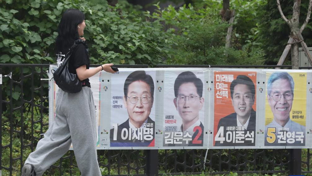 S. Koreans go to polls to pick new president