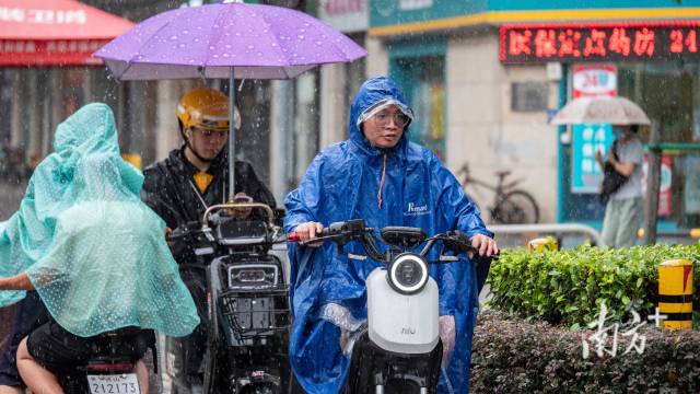 Heavy rain & severe convection warnings issued as holiday ends; SW China's Yunnan races for rescue