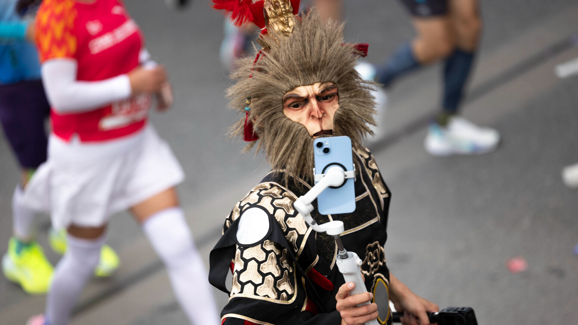 2024 Guangzhou Marathon concludes with records shattered and joyful scenes along iconic city landmarks