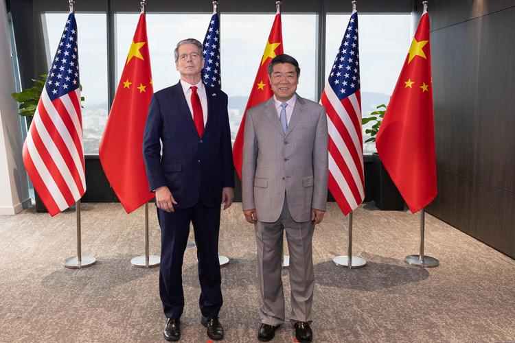 Chinese Vice Premier He Lifeng, also a member of the Political Bureau of the Communist Party of China Central Committee, poses for a photo with U.S. Treasury Secretary Scott Bessent prior to their talks in Kuala Lumpur, Malaysia, Oct. 25, 2025. (Xinhua/Bai Xueqi) Chinese Vice Premier He Lifeng, also a member of the Political Bureau of the Communist Party of China Central Committee, poses for a photo with U.S. Treasury Secretary Scott Bessent prior to their talks in Kuala Lumpur, Malaysia, Oct. 25, 2025. (Xinhua/Bai Xueqi)
