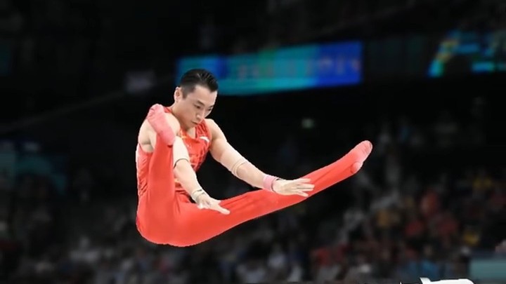 邹敬园蝉联双杠冠军，为中国夺得本届奥运会第21枚金牌