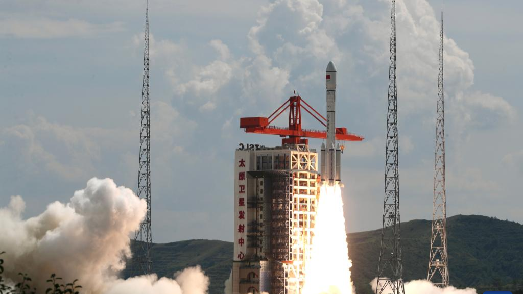 China successfully launches new satellite group