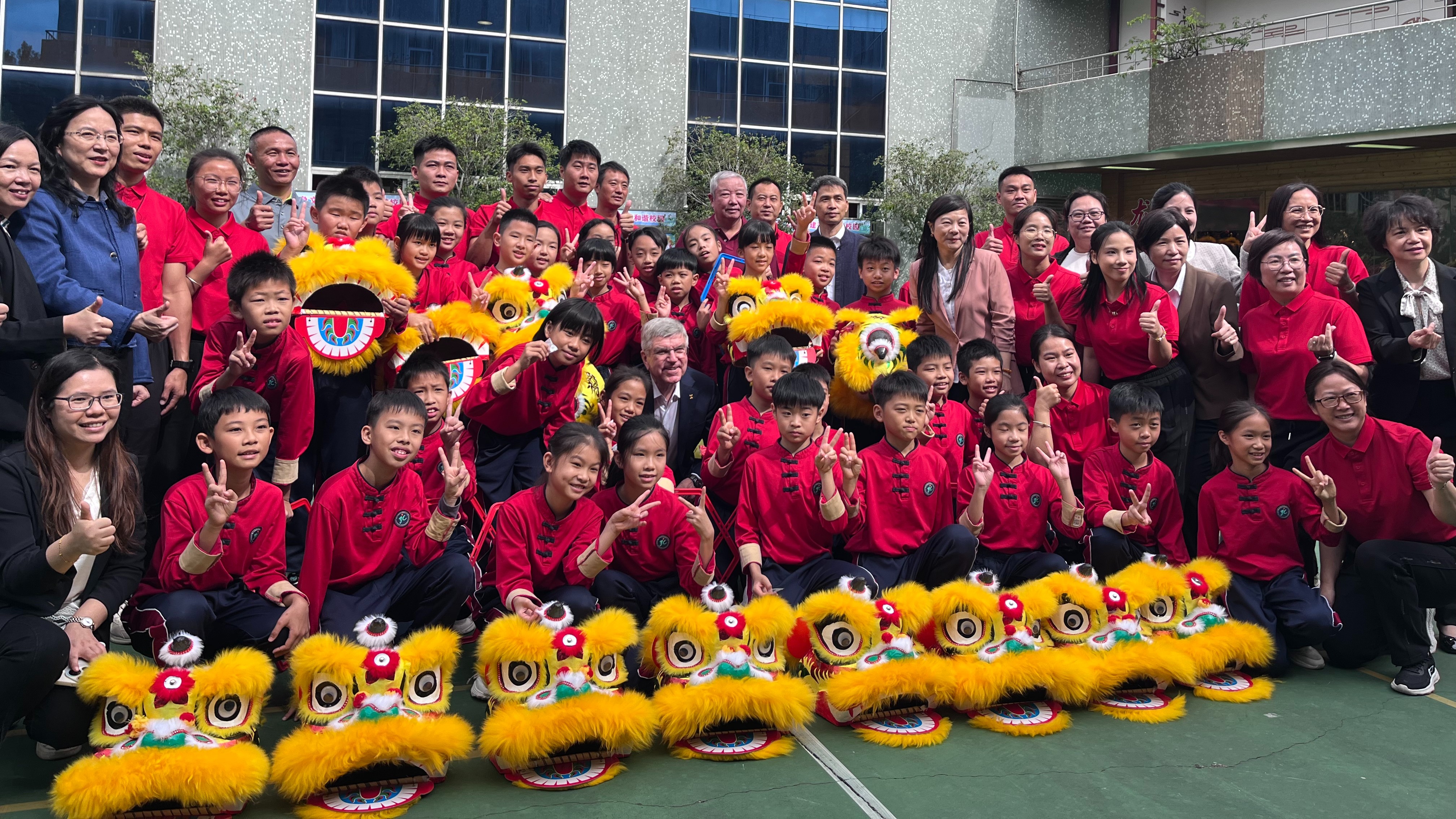 国际奥委会终身名誉主席巴赫一行到佛山参观访问