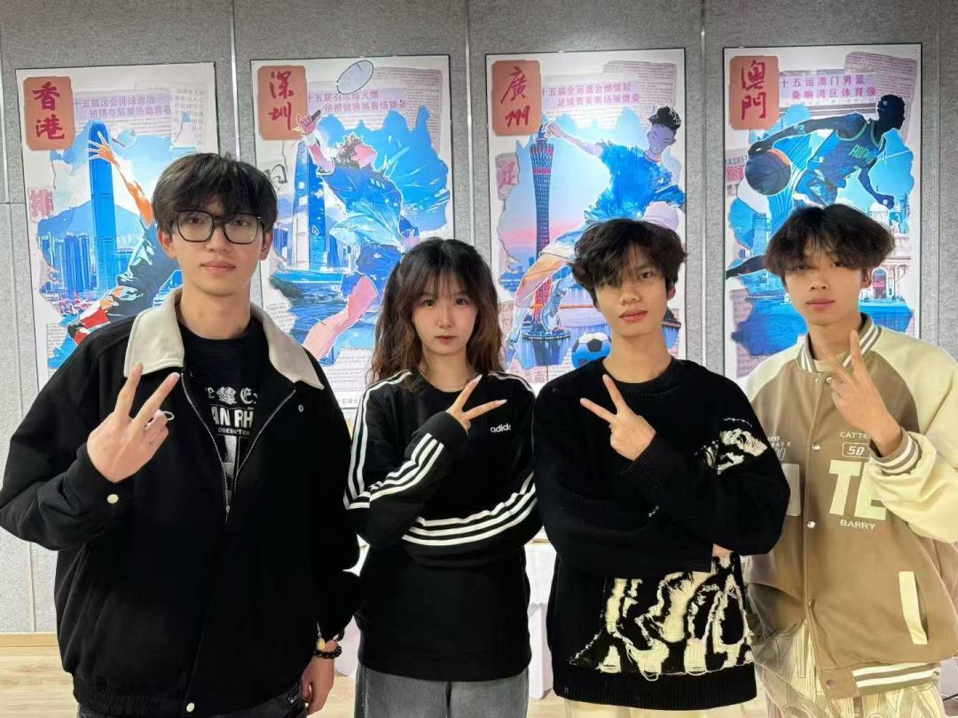 参与设计的学生：梁成彬、冉依鑫、叶智权、李嘉胜（从左至右）