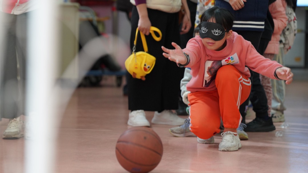 迎接残特奥会倒计时一周年，孩子们体验残疾人体育运动融合活动