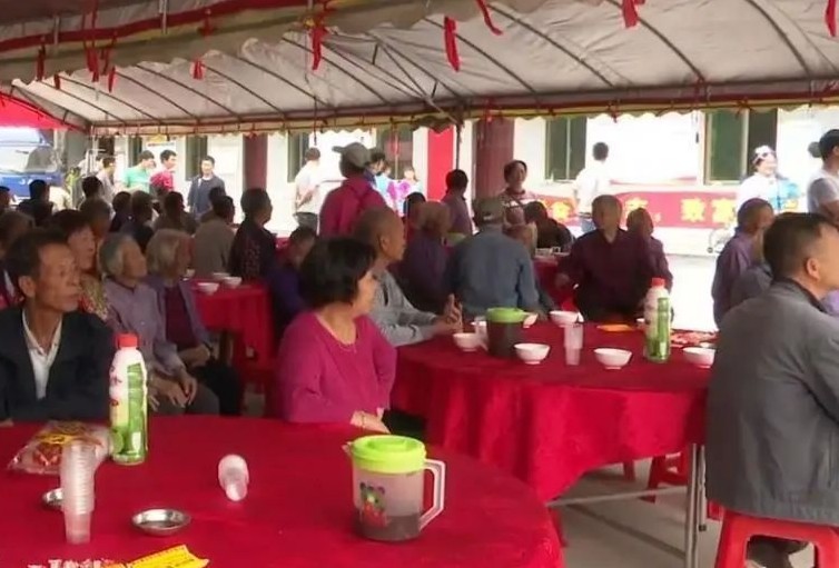 清远农村约定份子钱“不过百”，村民：“讲心不讲金”