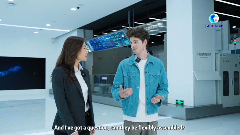 British vlogger explores intelligent manufacturing in China's Guangdong